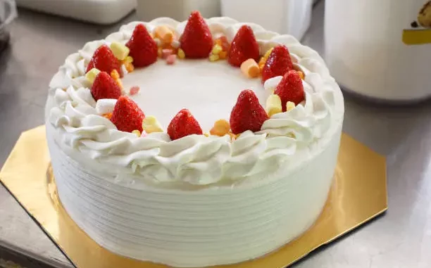 Raspberry and White Chocolate Cake